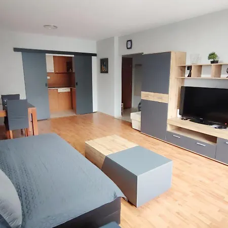 Beatris Modern Comfort 72m2 Apartment
